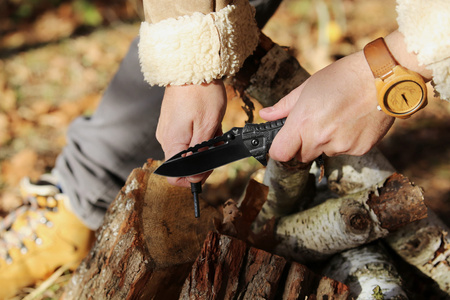 Nóż sprężynowy z krzesiwem HASTAA 01-HS-501