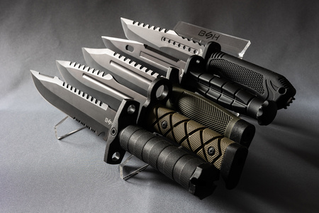 Stojak ekspozycyjny na noże BSH ADVENTURE S4