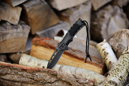 Nóż sprężynowy z krzesiwem HASTAA 01-HS-501